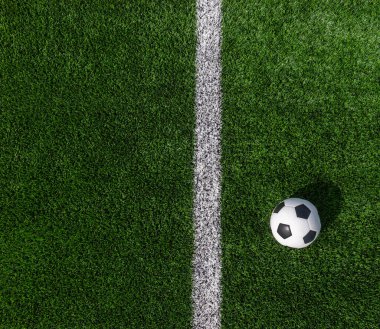 Siyah beyaz futbol ve futbol sahada. Yatay spor temalı poster, tebrik kartları, başlıklar, web sitesi ve uygulama