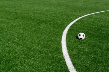 Siyah beyaz futbol ve futbol sahada. Yatay spor temalı poster, tebrik kartları, başlıklar, web sitesi ve uygulama