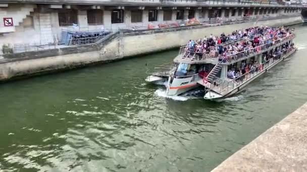 Büyük Bateaux Mouches Gezginler Paris Tekne — Stok video
