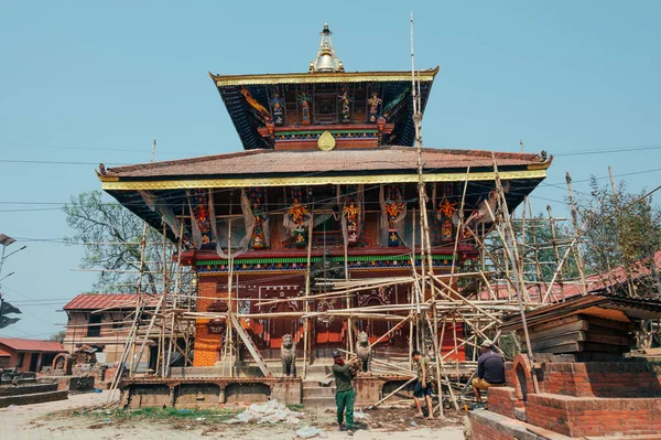 Bhaktapur Nepal Abr 2023 Trabalhadores Que Trabalham Processo Restauração Changu — Fotografia de Stock