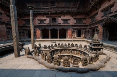 Patan Durbar Meydanı çevresindeki bir manzara, Nepal 'in Lalitpur şehrinin merkezinde yer almaktadır. Nepal 'in Katmandu Vadisi' ndeki üç Durbar Meydanı 'ndan biridir..