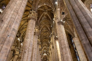 Duomo di Milano (Milan Katedrali), İtalya 'nın Lombardiya şehrinde bulunan bir katedral..