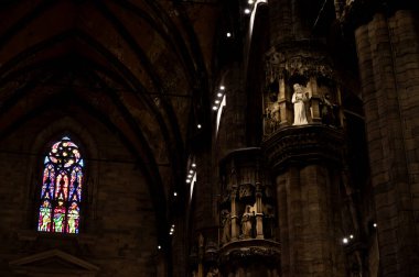 Duomo di Milano (Milan Katedrali), İtalya 'nın Lombardiya şehrinde bulunan bir katedral..