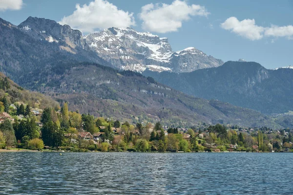 Uma Paisagem Torno Lago Annecy Dia Ensolarado Lago Annecy Lago — Fotografia de Stock
