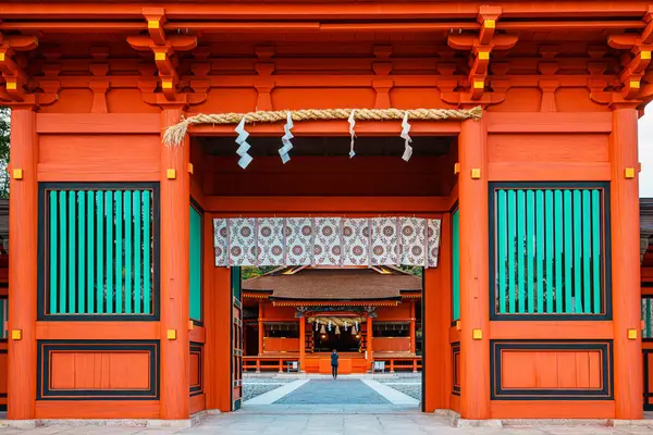 Fujinomiya, Japonya - 11 Aralık 2023: Fujisan Hongu Sengen Taisha Tapınağı, Fujinomiya, Japonya, çarpıcı mimarisi ve kültürel önemi ile tanınıyor.