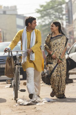 YÜRÜŞÜK BİR YÜRÜŞÜK YÜRÜŞÜK YÜRÜŞÜNDE BİR BAŞKA Bakışlar