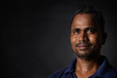 KAMERA 'YA GİRİŞİYOR VE ŞİMDİ BİR ŞİMDİ İSTİYOR