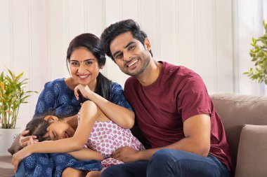 KIZI KIZ KIZILARINIZI ÇALIYOR MUTLU