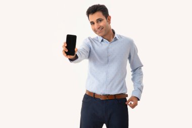 CAMERA 'NIN ÖNCE MOBILE TELEFONU BÜYÜK EDİYOR