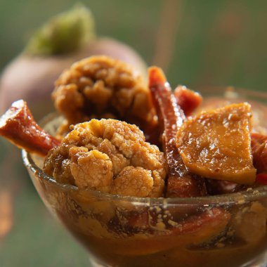 Karnabahar turşusu kasede