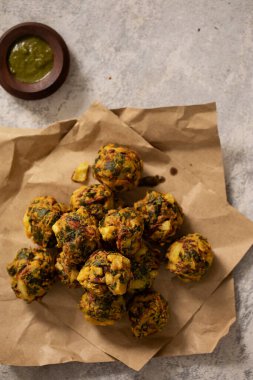 KUTUKLAR KUTUKLARINDA KAÇAK KURULARINDA KÖPEK ÇEKİLDİ