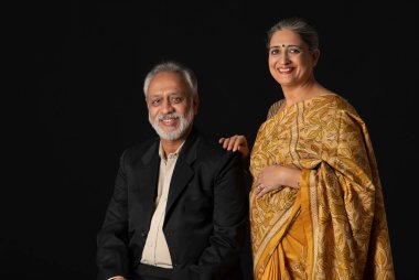 KAMERA 'NIN ÖNCE MUTLU BİR GİZLİ İÇİN PORTASI