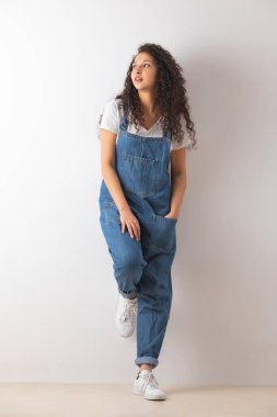 YAŞILARI BİR YAZIL SİYAHI GİRİŞİYOR