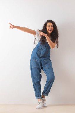 CAMERA 'NIN ÖNCE HAYVANLARI BİR YAŞIK TEŞEKKÜRÜ DANSI