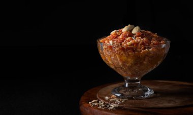 Gajar ka halwa servis kasesinde tutuluyordu..