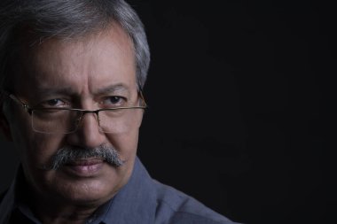 Son sınıf öğrencisinin portresi..