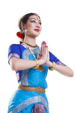 Bharatanatyam beyaz arka planda dua pozisyonu