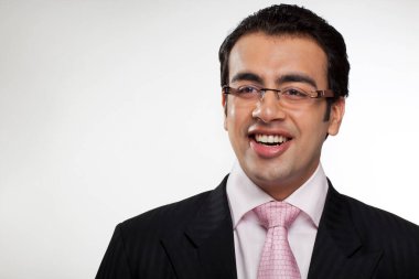 Zeki iş adamı bir şeyler düşünüyor.