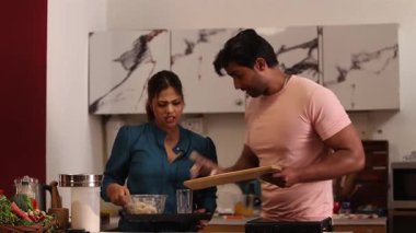 Hamur yoğurduktan sonra birkaç temizlik tezgahı.