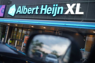 Amsterdam, Hollanda - Temmuz 2018: Hollanda Kralı 'nın logosu - Hollanda alışveriş merkezi. Hollandalı kral & Hollandalıdan bir işaret