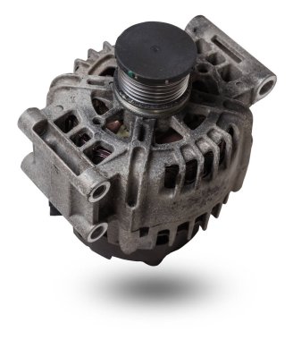 Araba jeneratörü, beyaz arka planda araba elektrik şebekesi, jeneratör detayları. Tamir için yedek yedek parça.