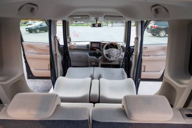 Pavlodar, Kazakistan - 08.03.2022: Honda N-Box kei iç mekan kapısı açık.