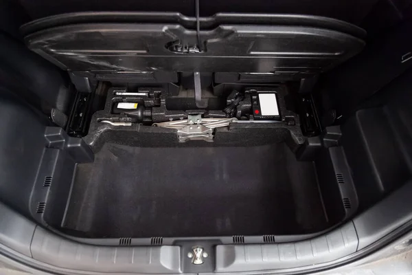 Открыть Пустой Багажник Автомобиля Кей Крупным Планом После Мытья Вакуумирования — стоковое фото