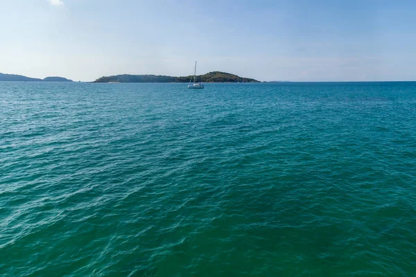 Живописное Место Таиланде Острове Пхукет Острова Равай Большим Пространством Зеленой — стоковое фото
