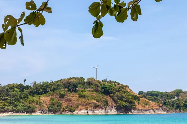 Generatore Eolico Cima All Isola Phuket Thailandia Vicino Mare Foto Stock Royalty Free