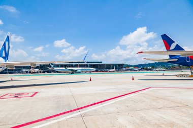 Tayland, Phuket - 04.05.23: Tayland havaalanı, phuket Yolcu uçakları