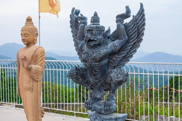 Svart Staty Garuda Kung Fåglar Buddhismen Installeras Nära Stora Buddha — Stockfoto