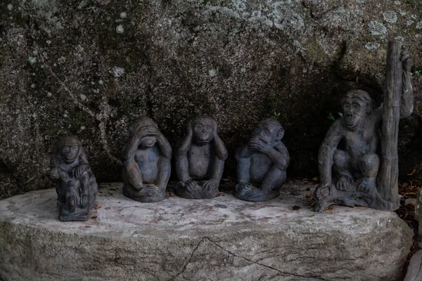 Tři Moudré Opice Socha Zobrazující Koncept Buddhismu — Stock fotografie