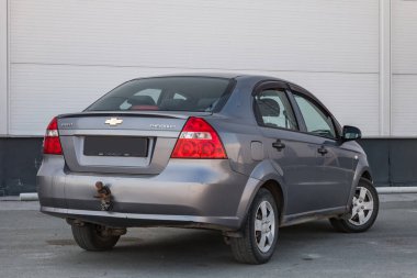 Pavlodar, Kazakistan - 05.10.2023: Otoparkta gri renkli Chevrolet Aveo Klas