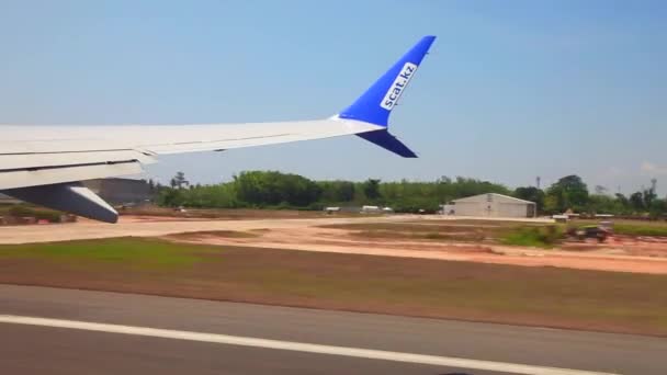 Phuket Thajsko 2023 Pohled Okénka Letadla Kazašských Leteckých Společností Scat — Stock video