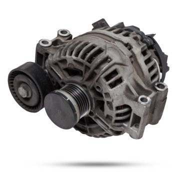 Araba jeneratörü, beyaz arka planda araba elektrik şebekesi, jeneratör detayları. Tamir için yedek yedek parça.