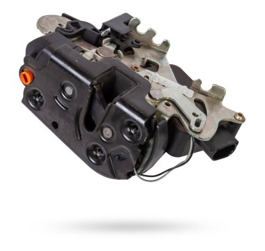 Siyah plastik ve metalden yapılmış yedek bir arabanın ayrıntıları beyaz arka planda ayrı ayrı izole edilmiş bir kapı kilidi. Araba atölyesinde tamirat, satılık ekipman..