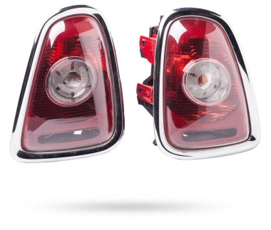 Bir Alman otomobil için kırmızı ve beyaz renkli optik ekipmanların izole edilmiş beyaz arka plan üzerindeki stop sinyalinin farları. Bir araba hizmet merkezinde tamir ve satış için yedek parça..