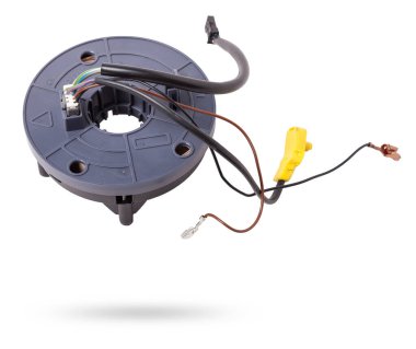 Direksiyon açısı sensörü beyaz izole bir arkaplanda söküldü, yedek parça araba tamiri için ya da hurdalıkta satılık.