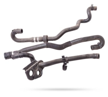 Araba motoru soğutma sisteminin siyah lastik hortumu tamir sırasında ya da yedek parça kataloğunda otomatik sökülmesi için bir fotoğraf stüdyosundaki beyaz izole arka planda..