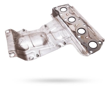 Aracın vücut parçalarını sıcak egzozdan korumak için alüminyumdan yapılmış ısı kalkanı. Yedek araba parçaları kataloğu. Termal yalıtım.