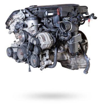 Beyaz izole bir arkaplanda garanti üzerine tamir veya değiştirme sırasında alüminyum ve metalden yapılmış beş silindirli motor.