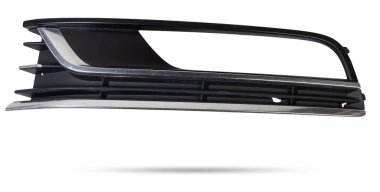 Plastikten yapılmış beyaz arka planda sis önleyici ışık için tampon ızgara motoru koruyan ve motora hava veren bir araç gövdesi elementidir. Atölyede tasarım ögesi ve ayar değiştirme.