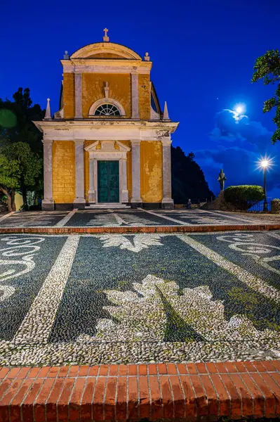 Portofino Köyüne Bakan Bir Promoner Bölgede Antik Aziz George Kilisesi — Stok fotoğraf