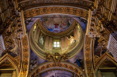 İtalyan Rivierası 'ndaki Lavagna köyünün göbeğindeki Santo Stefano' ya adanmış ana kilise.