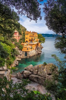 İtalyan Rivierası 'nın dünyaca ünlü köyü Portofino körfezinde denize açılan muhteşem villalar.