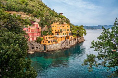 İtalyan Rivierası 'nın dünyaca ünlü köyü Portofino körfezinde denize açılan muhteşem villalar.