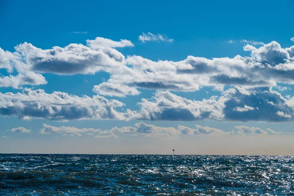 Grupa Chmur Ciemnym Morzu Widokiem San Fruttuoso Włoszech — Zdjęcie stockowe