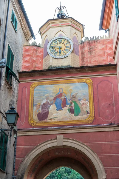 位于利古里亚的古村落Finalborgo的入口 Porta Testa门 — 图库照片