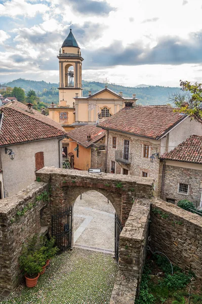 Campanile Cidade Velha Trisobbio Antiga Vila Piemonte Itália — Fotografia de Stock