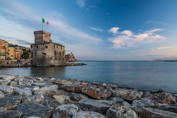 Древний Замок Построенный Заливе Рапалло Итальянской Ривьере — стоковое фото